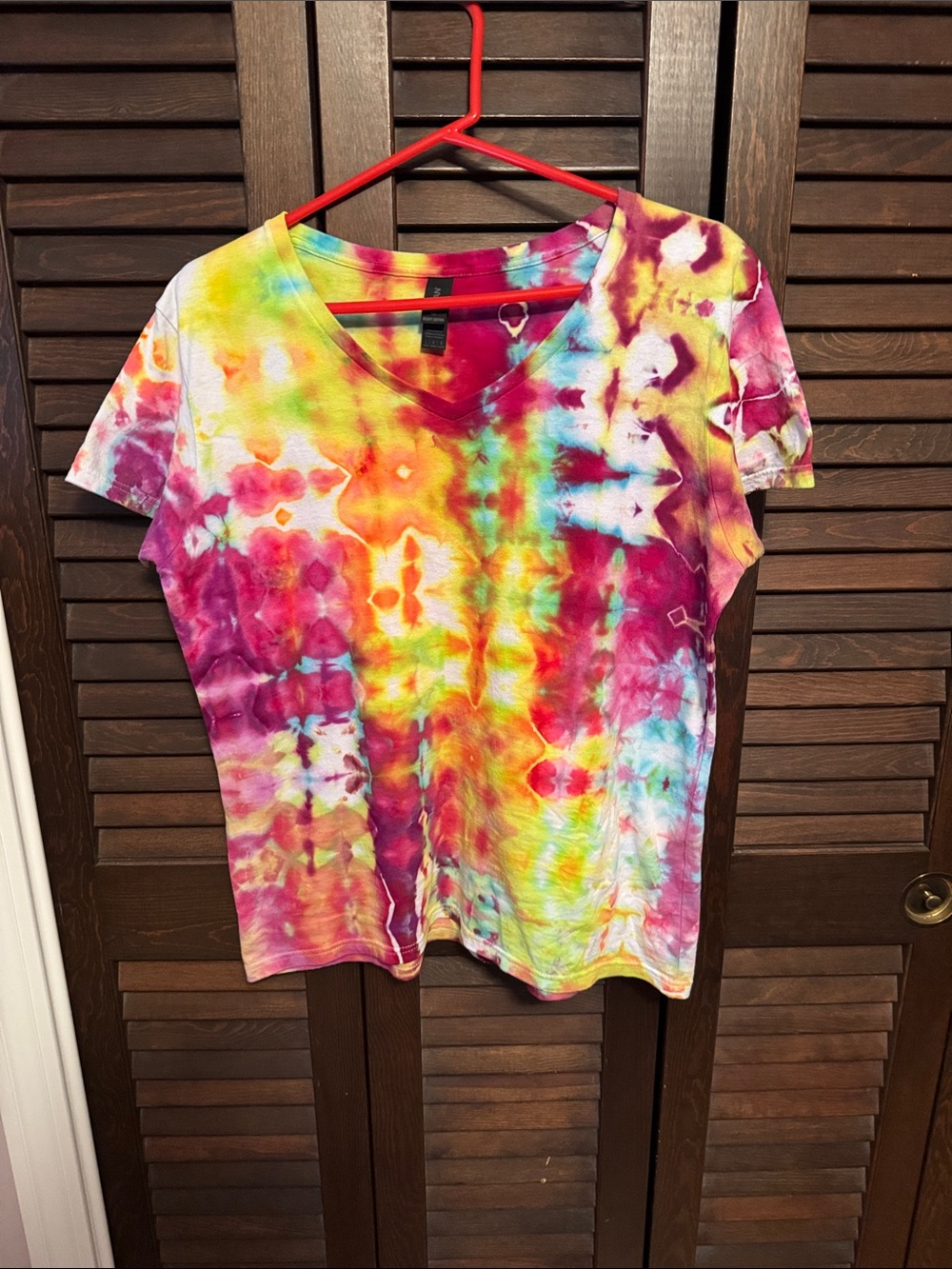 NWOT - Gildan Multicolor Tie-Dye Ladies V-Neck Short Sleeve Top